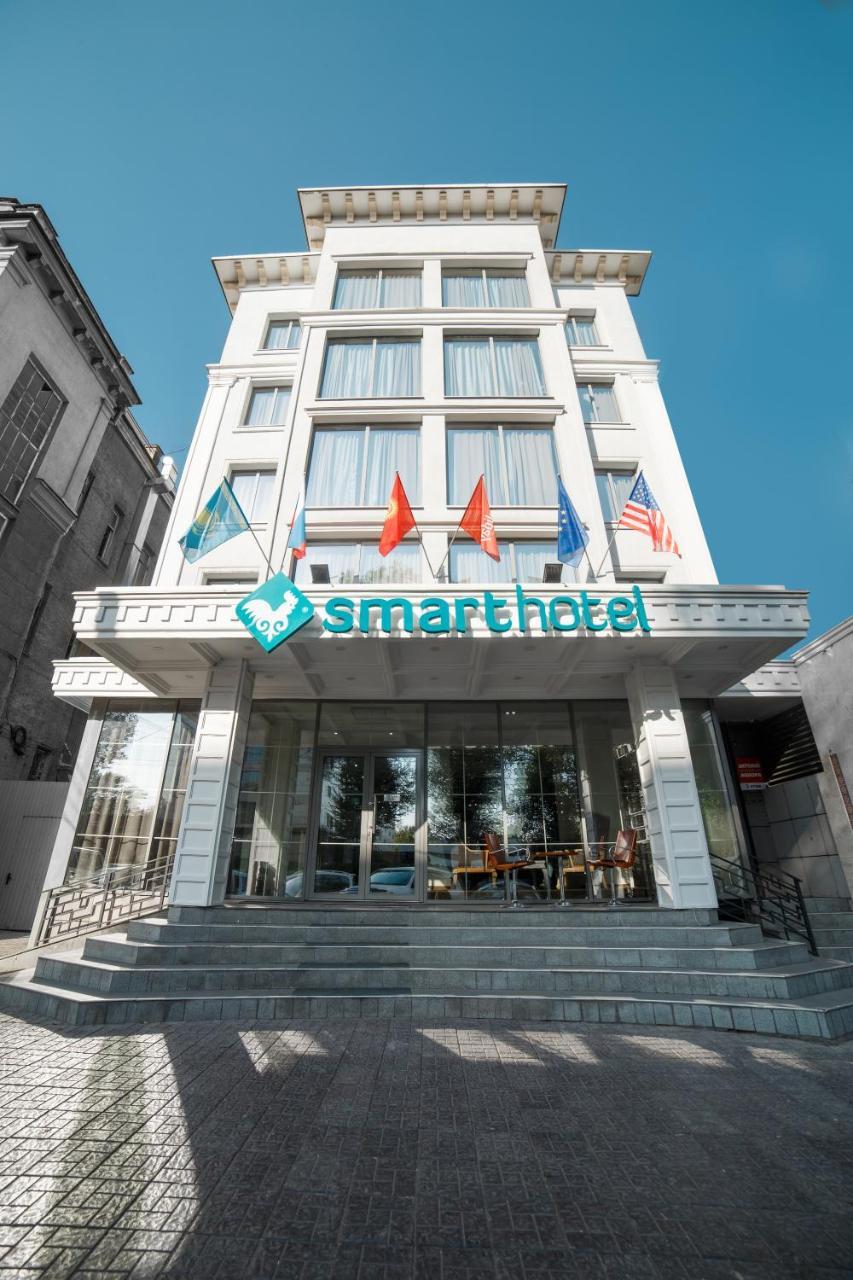 Smart Hotel Bishkek Bagian luar foto